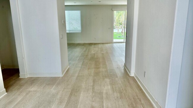 Building Photo - 24814 Woodley Cir