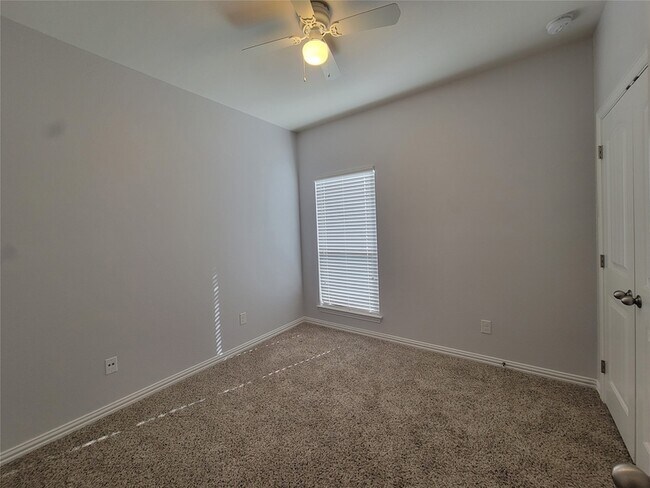 Building Photo - 621 Marybeth Dr