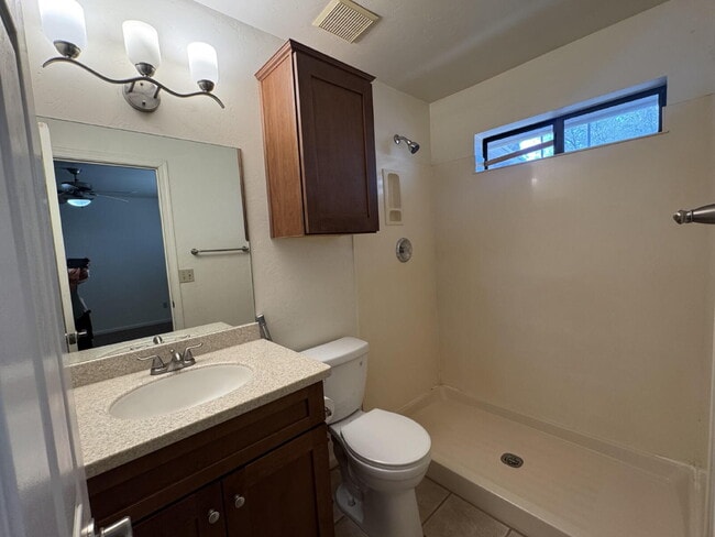 Building Photo - 4 bedroom 2 bath with W/D ask about our move in special!