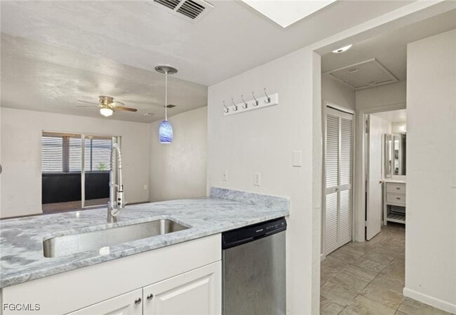 Building Photo - 608 SE 6th St