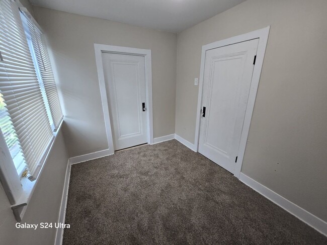Building Photo - Beautifully Renovated 3-Bedroom Home – We ...