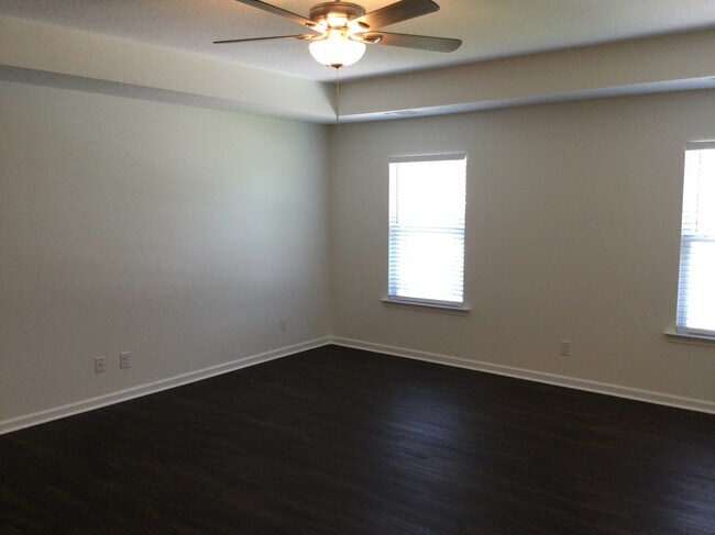 Building Photo - 202 Sterling Dr