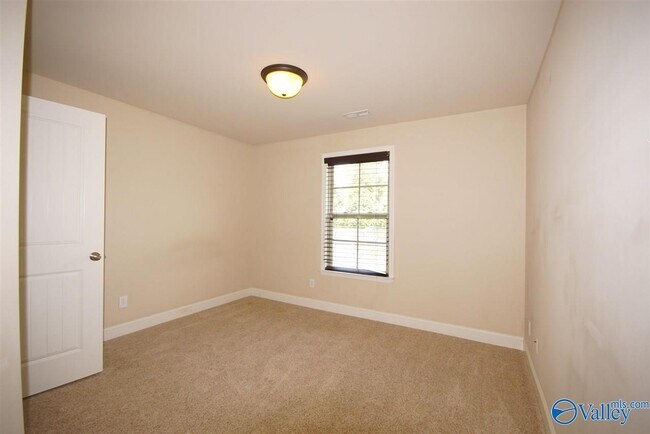 Building Photo - 115 Swan Pond Dr