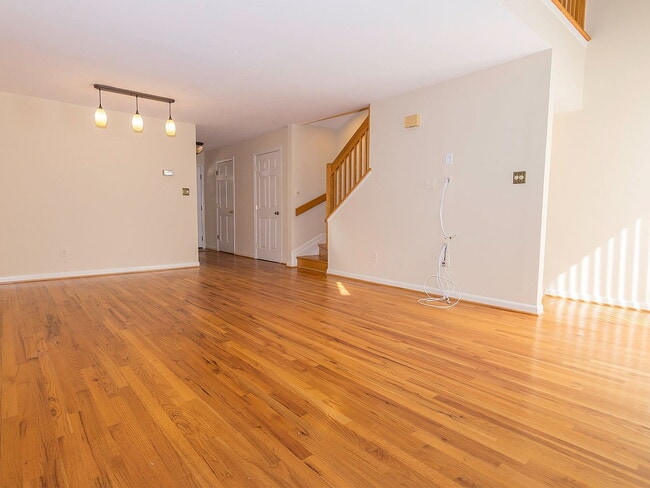 Building Photo - 21 W Lee St