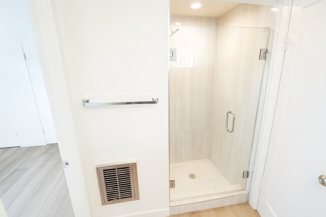 Building Photo - Mid-Century-Inspired 3-Bed / 2-Bath Home — Clean Lines, Modern Upgrades & Quiet Living