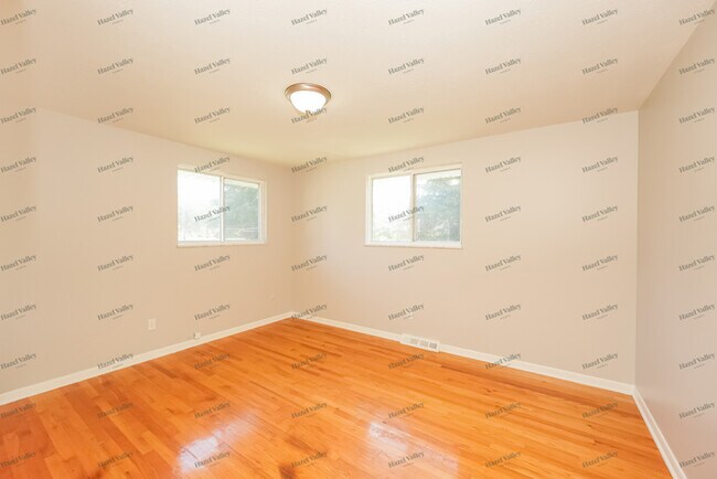 Building Photo - 26917 Sweetbriar Dr