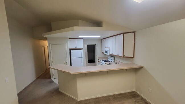 Building Photo - 562 NE Negus Loop