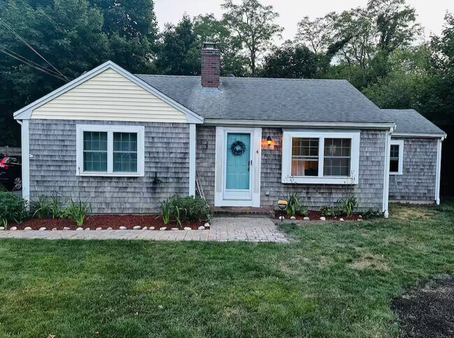 Building Photo - 4 Charles St