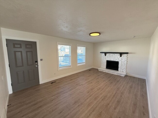 Building Photo - Five Bedroom Home, 2600 sq ft,  West Jordan, $3000/month, Fenced Yard