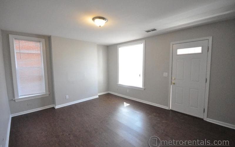 Building Photo - 452 W 3rd Ave