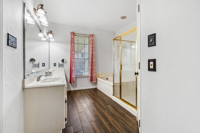 Building Photo - 2112 Shadow Bay Cir