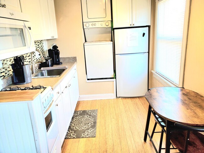 Building Photo - 608 S 35th Ave