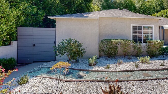 Private exterior entrance to Studio (BR#3) - 18406 Bessemer St