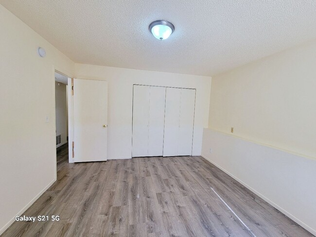 Building Photo - 3475 Cochran Dr