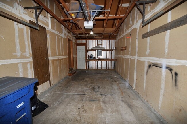 Building Photo - 3 bed 2 bath rancher duplex close to Hayden Lake