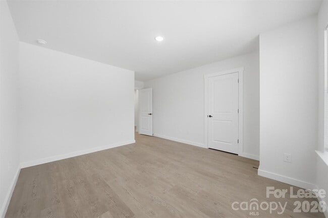 Building Photo - 403 15th Ave SW