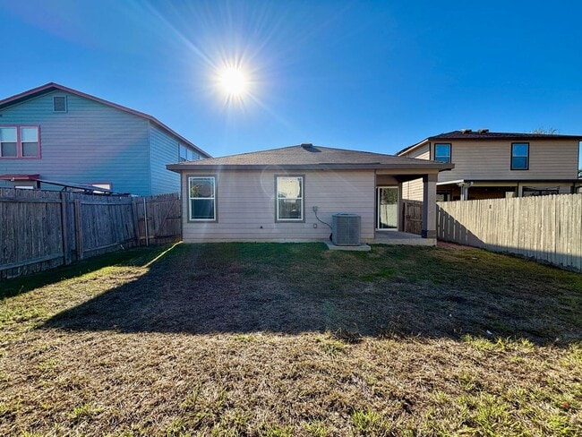 Building Photo - Bright and Open 4 bedroom 2 bath Single Story Home on the NE side of SA!