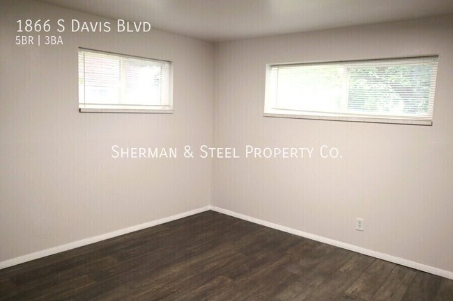 Building Photo - 1866 S Davis Blvd
