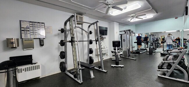 Building Photo - 6157 N Sheridan Rd