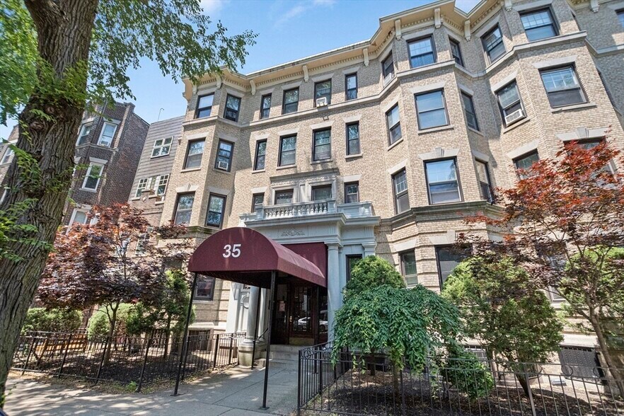 Building Photo - 35 Queensberry St