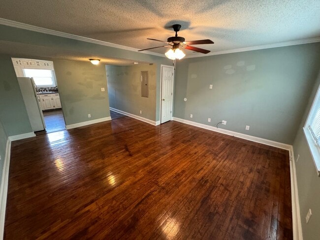 Building Photo - Brick 2/1 Apartment in Cave Spring- $995