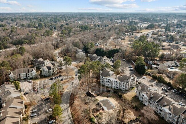 Building Photo - 6748 Willowbrook Dr