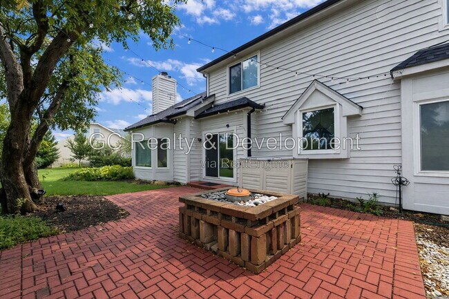 Building Photo - 882 Clarendon Ln