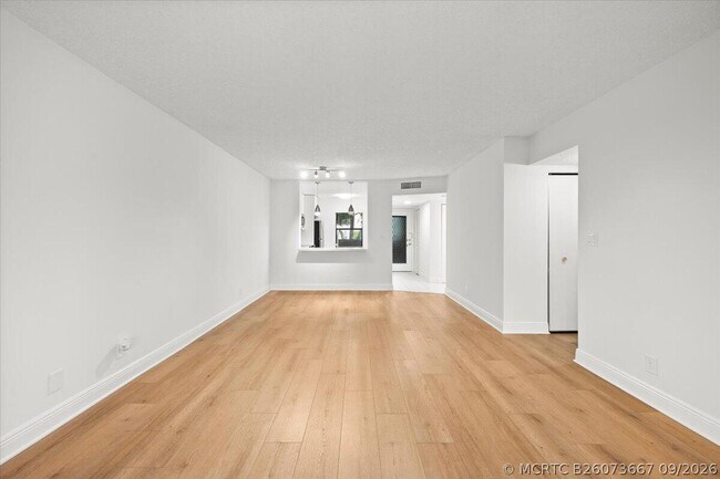 Building Photo - 3000 NW 42nd Ave