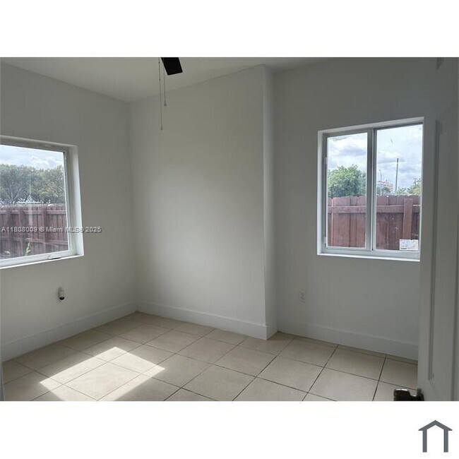 Building Photo - 1136 NW 55th St