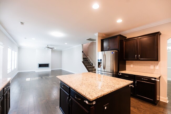 Building Photo - Stunning 5 Bedrooms, 4 Baths home in Summerfield with 2 car garage.