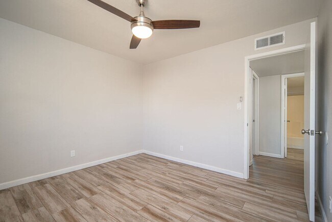 Building Photo - 808 N 95th Dr