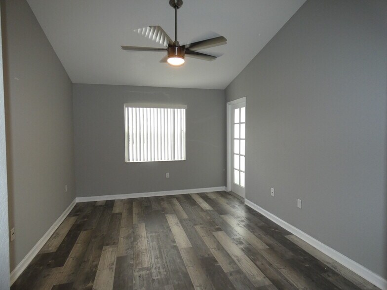 Building Photo - 2850 N Oakland Forest Dr