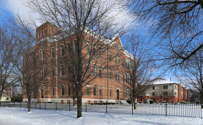 Building Photo - Huffman Place