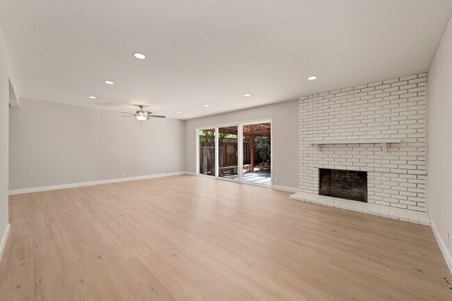 Building Photo - Remodeled 3BD/2BA Home with Award Winning Schools!