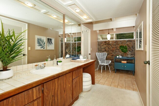 Building Photo - Spacious 3-bedroom, 2 bath home in Kailua