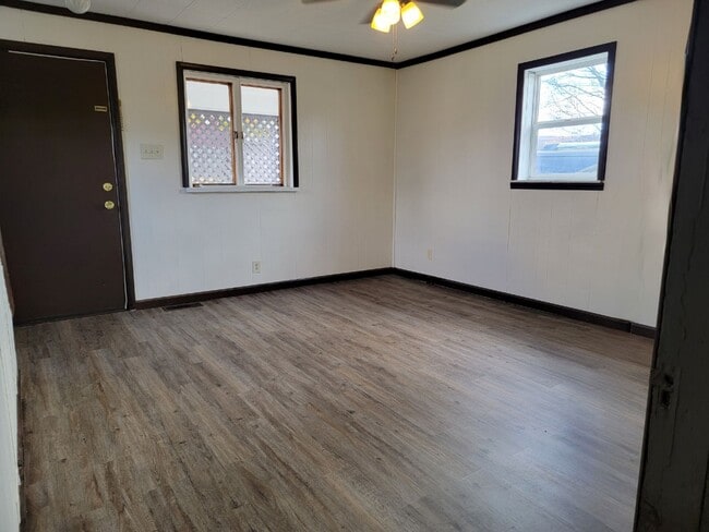 Building Photo - 2-3 bedroom home!  Only $825.00 plus utili...