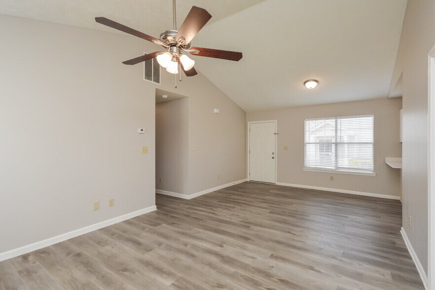 Building Photo - 204 Adam Cir