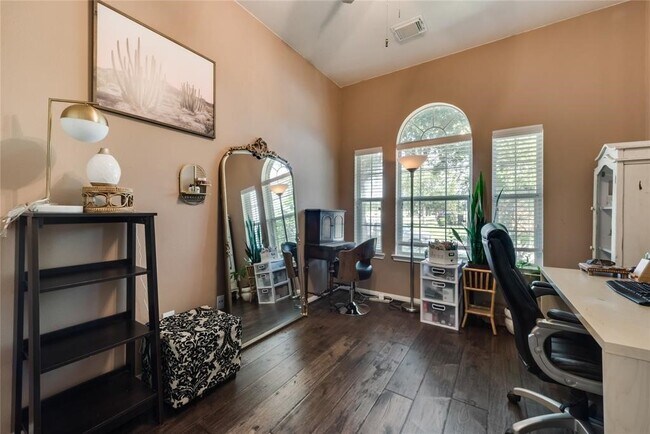 Building Photo - 7018 Paradise Park Bend