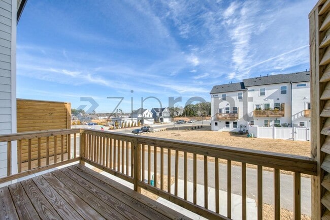 Building Photo - 1467 Hasse Ave