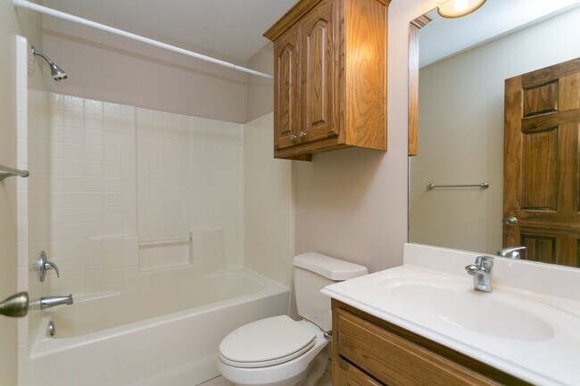 Building Photo - 16110/16112 Rolling Meadows Dr.