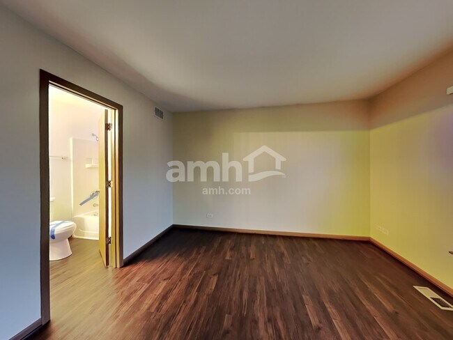 Building Photo - 1404 Keele Dr