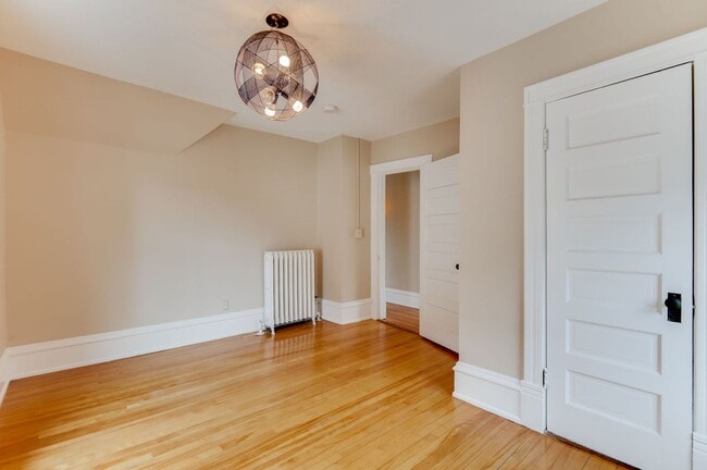 Building Photo - Gorgeous Uptown 4-bed 2-bath Single-Family House w/ Garage + Fenced-In Yard