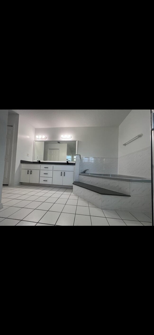 Building Photo - 40 Wendy Ln