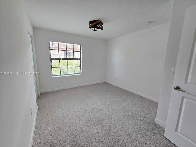 Building Photo - 6001 Woods Edge Cir