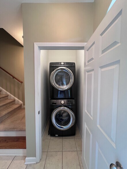 Building Photo - 2798 Howard Ave