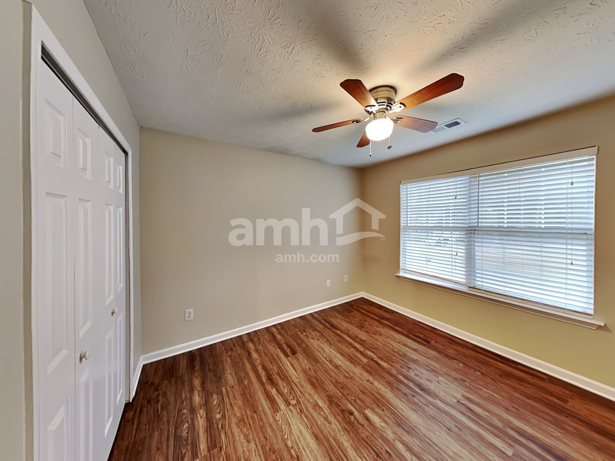Building Photo - 1364 Lamont Dr SW