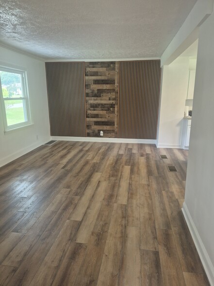 Building Photo - 3860 Oakleigh Ave