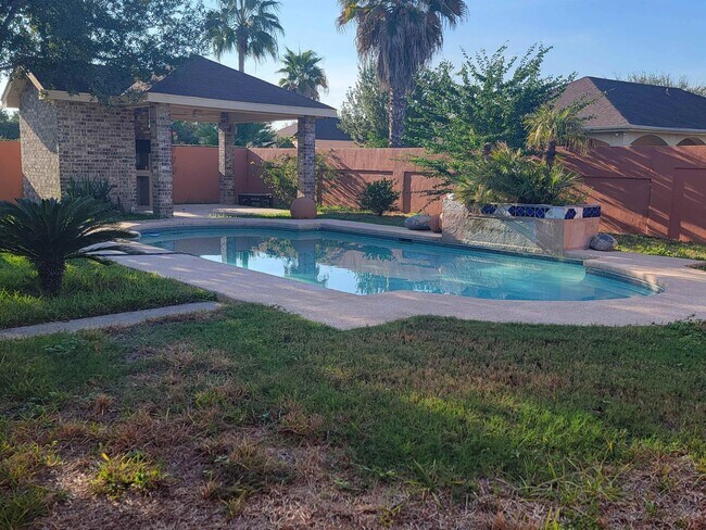 Building Photo - 3814 Crestwind Dr