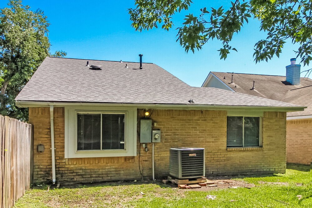 Building Photo - 901 Briarcreek Dr