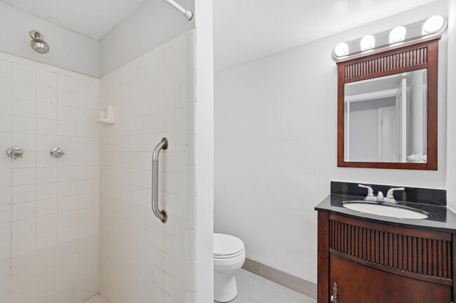 Building Photo - 1400 NE 57th St